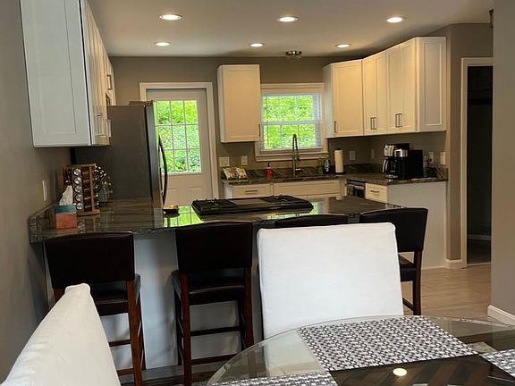 2nd image of 3461 Meadowbrook Blvd