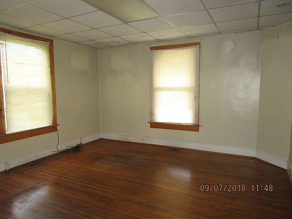 5th image of 202 Emmette St