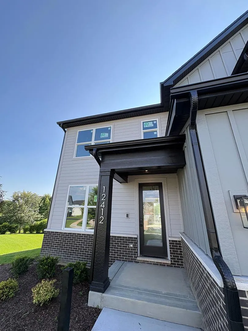 12412 Limerick Ln — Photo 2