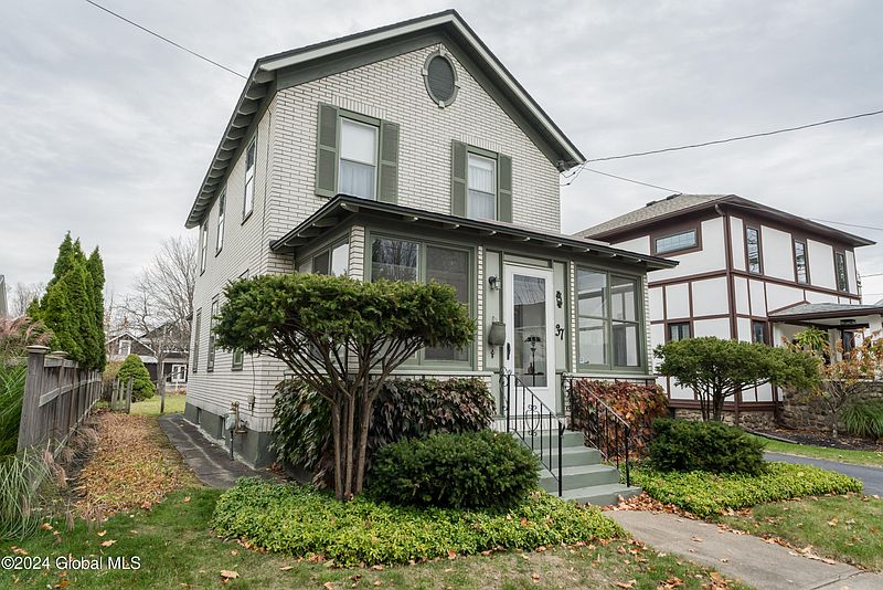 3rd image of 37 Webster Street