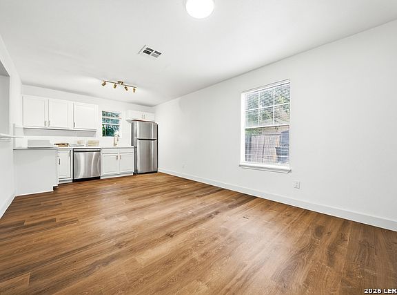 2nd image of 7664 Oak Chase