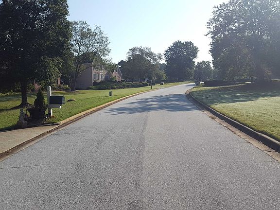 4th image of 120 Cherokee Rose Ln