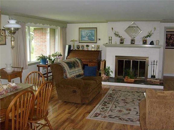 3rd image of 5912 Hillhaven Dr
