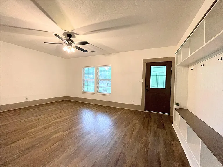 210 W Crescent Dr — Photo 15