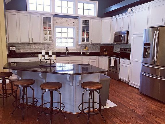 3rd image of 716 Blossom Cir