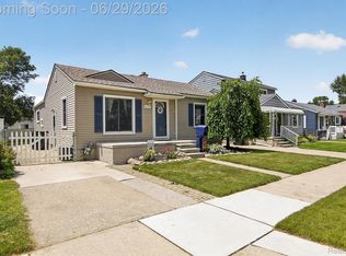 672 8th St, Wyandotte, MI 48192