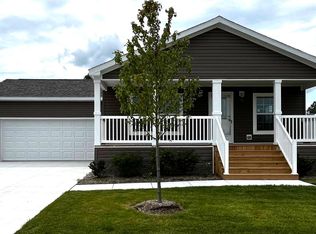 220 Riviera Dr, Lapeer, MI 48446