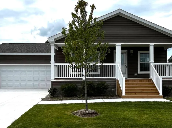 220 Riviera Dr, Lapeer, MI 48446