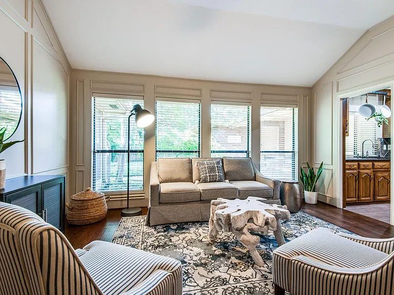 1624 Sutters Mill Dr — Photo 2