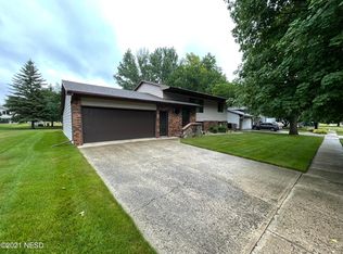 1005 8th Ave NE, Watertown, SD 57201