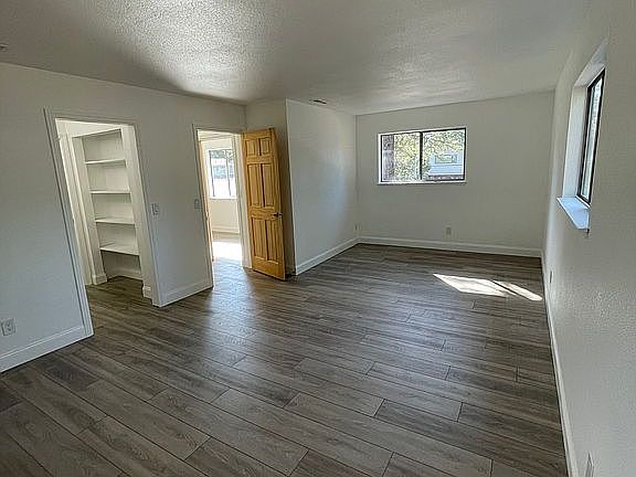 5th image of 959 Creekwood Dr