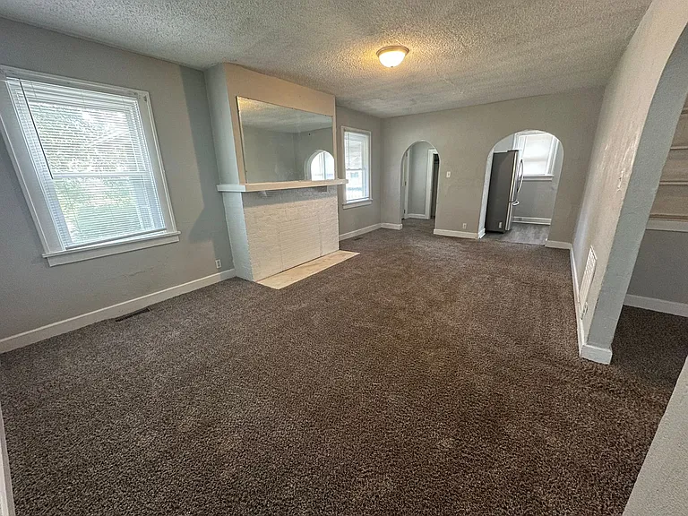 1122 W Rex St — Photo 4