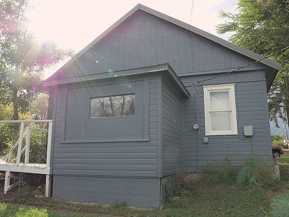 5th image of 136 Illinois St