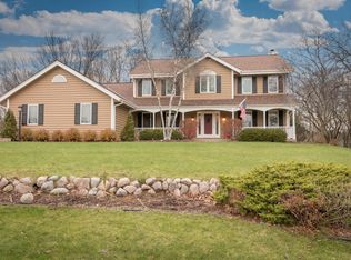 1144 Forseth Dr, Hartland, WI 53029