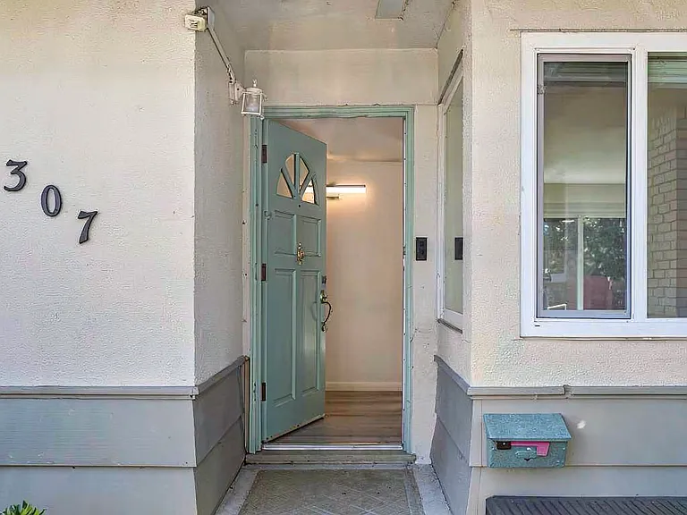 175 Barker St — Photo 8