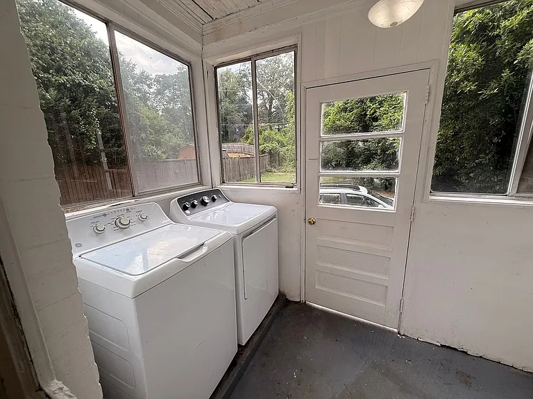 1607 - 1609 Hollywood Drive — Photo 13