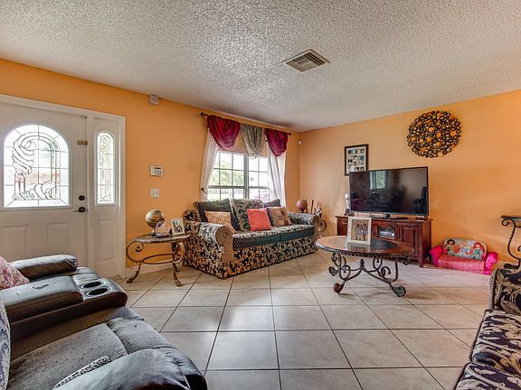5th image of 615 NE 9th Ave