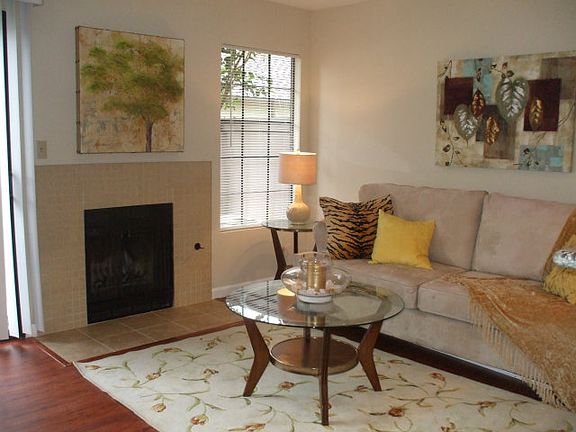 3rd image of 1924 Huxley Ct