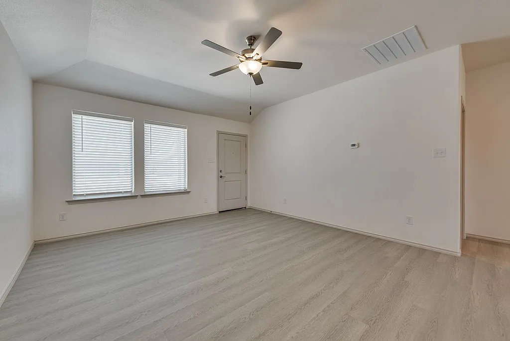 3 bed, 2.0 bath, 1511 sqft, $2,600 — Photo 4
