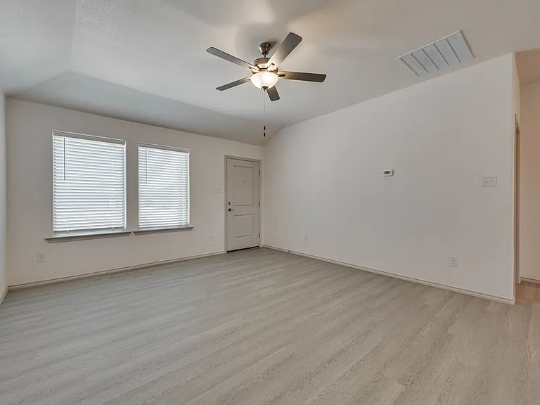 8212 E County Road 111 — Photo 4