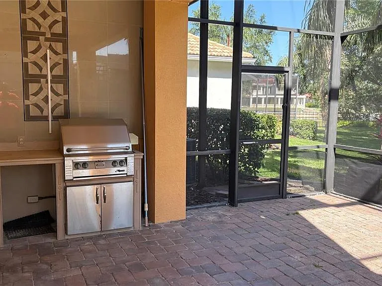 10547 Martinique Isle Dr — Photo 35