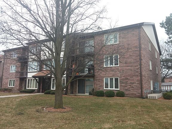3rd image of 4948 Circle Ct #G-52
