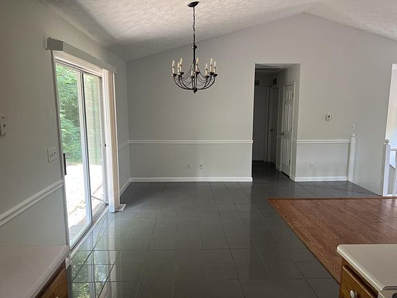 5th image of 297 Kenway St
