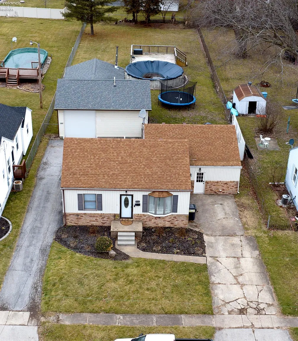 203 Schiller Ave photo 1