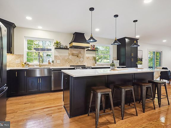 5th image of 15976 Cove Ln