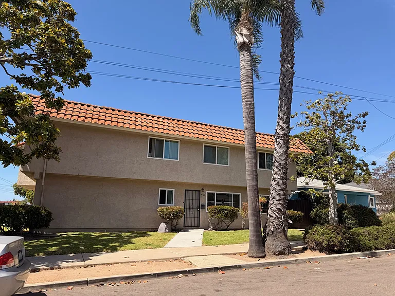 249 Twin Oaks Ave #B — Photo 2