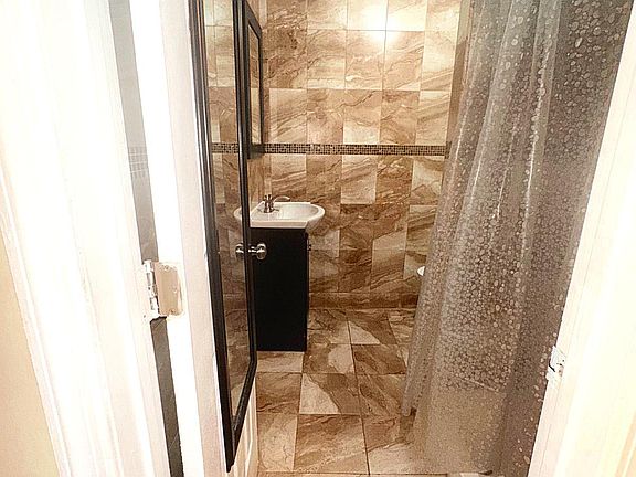 5th image of 3775 Willett Ave #101