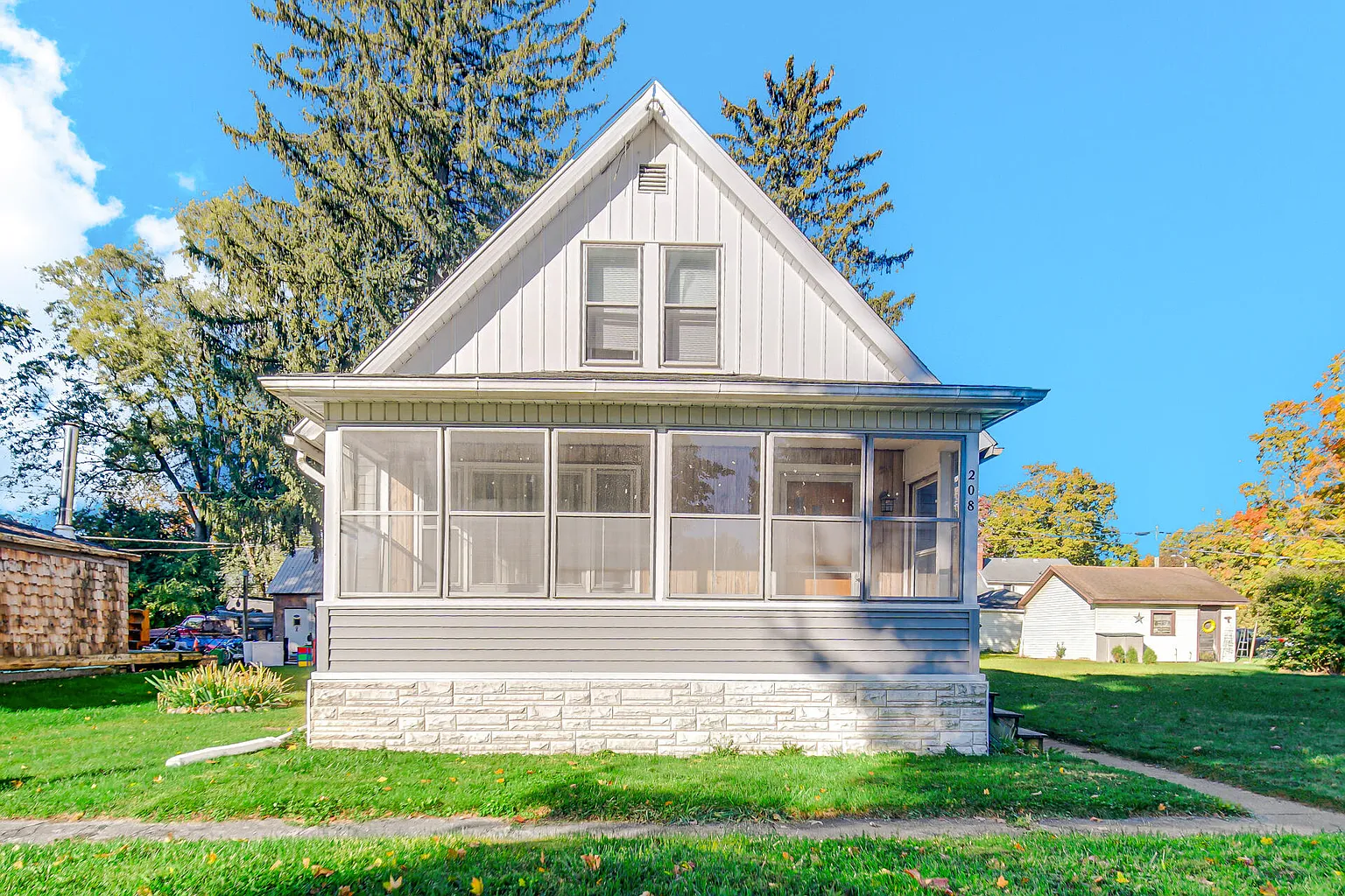 208 Norton St photo 1