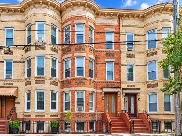 5922 Catalpa Ave Floor 3, Ridgewood, NY 11385