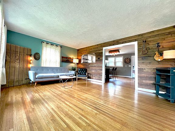 3rd image of 132 Dellway Dr