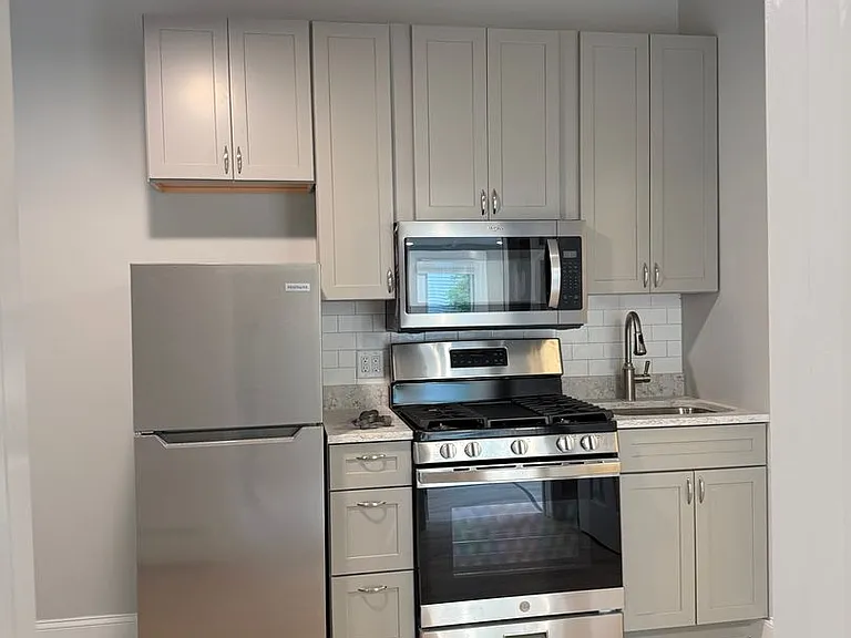 31 Marble Ave — Photo 1