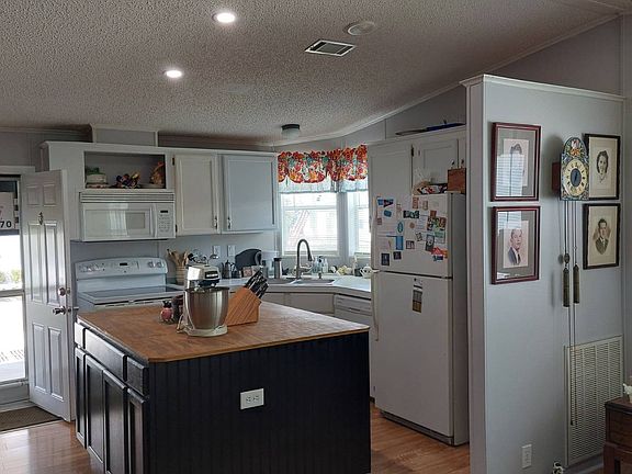 4th image of 376 Lake Erie Ln #376