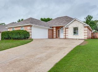 1001 Rolling Meadows Dr, Burleson, TX 76028