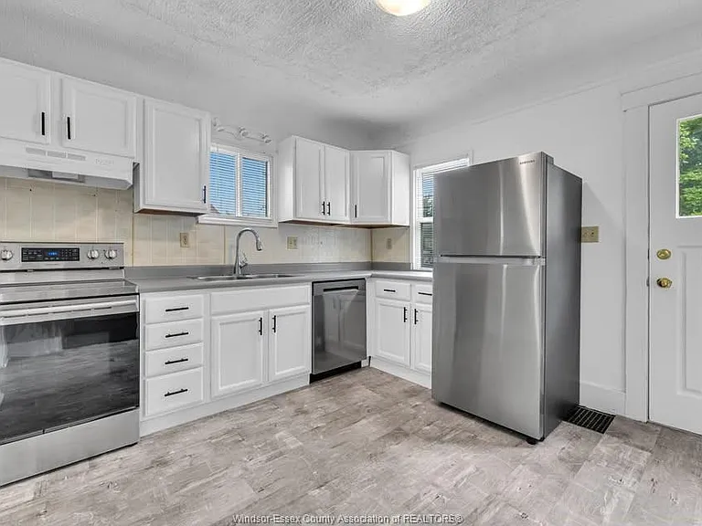 928 Lacasse Blvd — Photo 3
