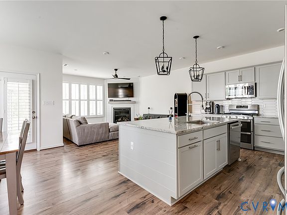 4th image of 18320 Palisades Ct