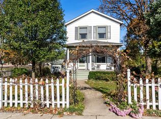 627 Campbell St, Geneva, IL 60134