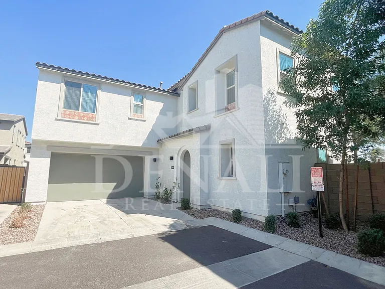 1365 W Bluejay Dr — Photo 1