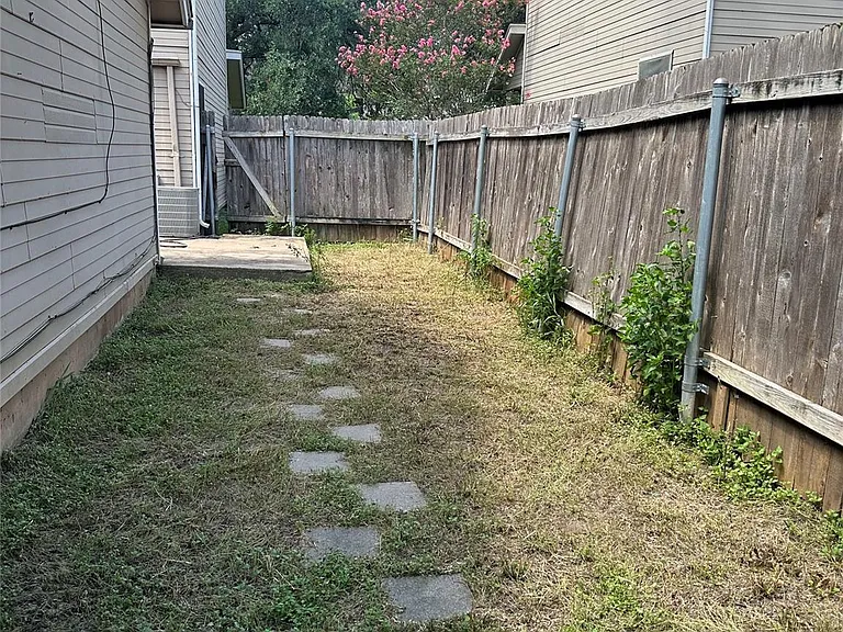 2808 Jadewood Ct #B — Photo 8