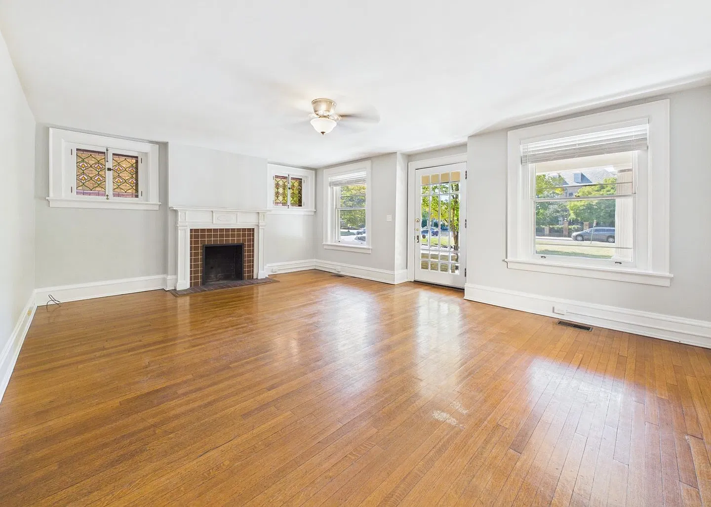 3 bed, 2.0 bath, 1850 sqft, $2,999 — Photo 1