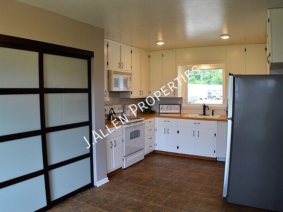 4th image of 2219 Sunset Ave