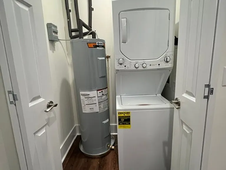 114 Nassau Pl — Photo 22
