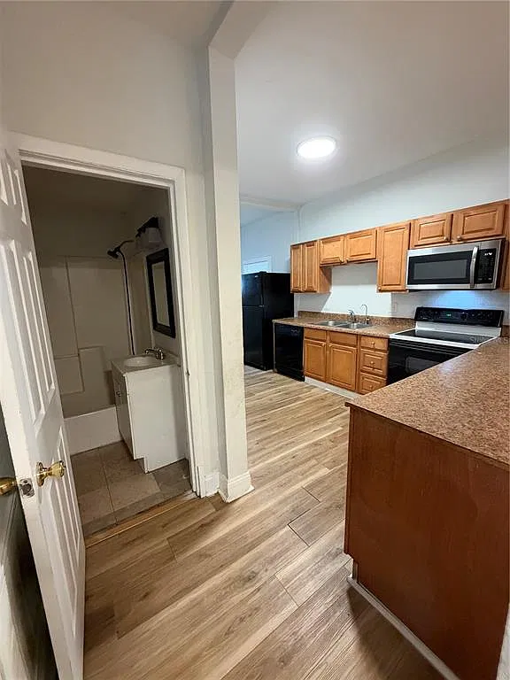 3 bed, 2.0 bath, 1280 sqft, $1,599 — Photo 3