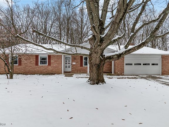 3rd image of 1439 Hickory Ln