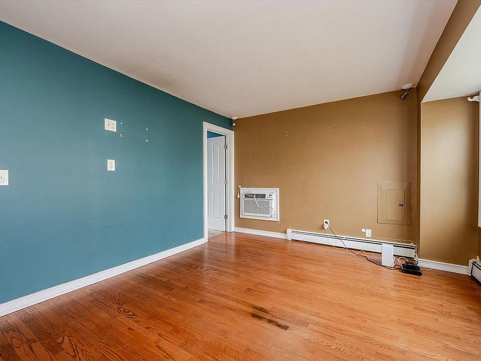 1st image of 61 E Hollywood Ave