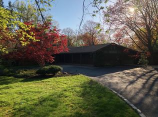 211 Pidgeon Hill Rd, Huntington Station, NY 11746