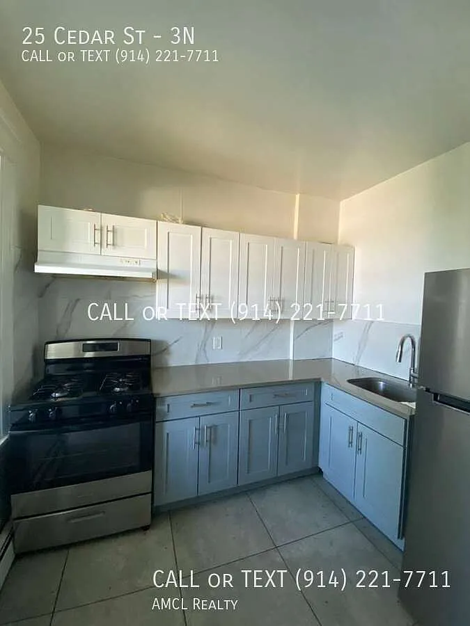 Photo 1 of 16 - 25 Cedar St #3N - Yonkers, NY Primary Photo - 25 Cedar St #3N